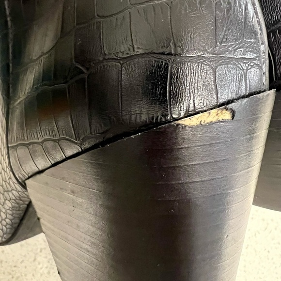 Dolce Vita Coltyn Crocodile Leather Ankle Boot - Picture 4 of 7